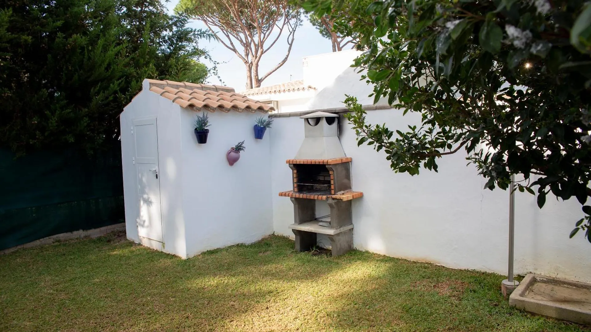 Villa Poniente Roche 0*,