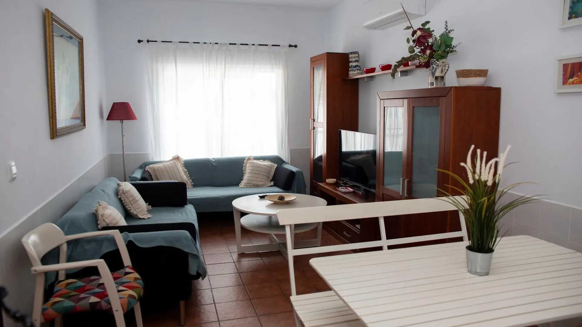 Villa Poniente Roche 0*,